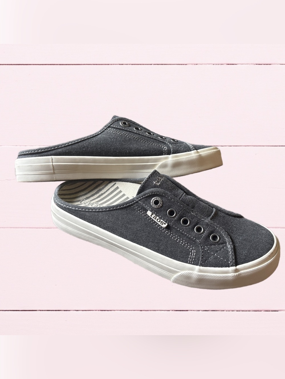 Taos Women’s Size 8.5 Slip-On Canvas Sneakers in Charcoal - Picture 3 of 6